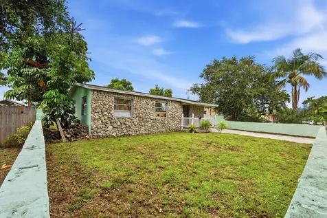 6404 Oak Street Hollywood FL 33024