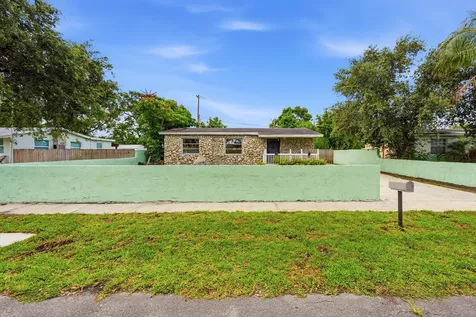 6404 Oak Street Hollywood FL 33024