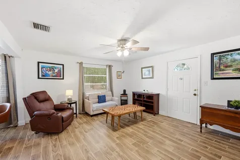 6404 Oak Street Hollywood FL 33024
