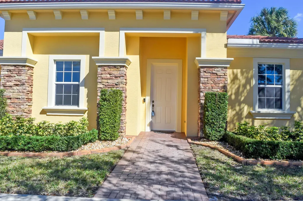 10160 SW Canossa Way Port St Lucie FL 34986