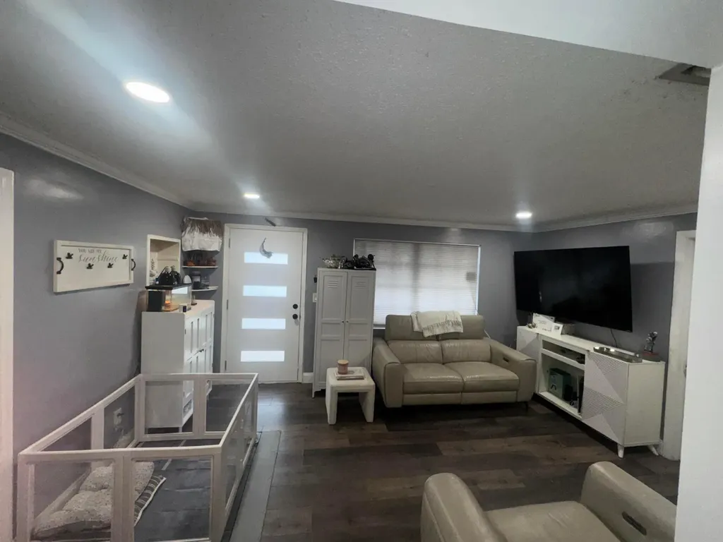 4328 Pine Street West Palm Beach FL 33406