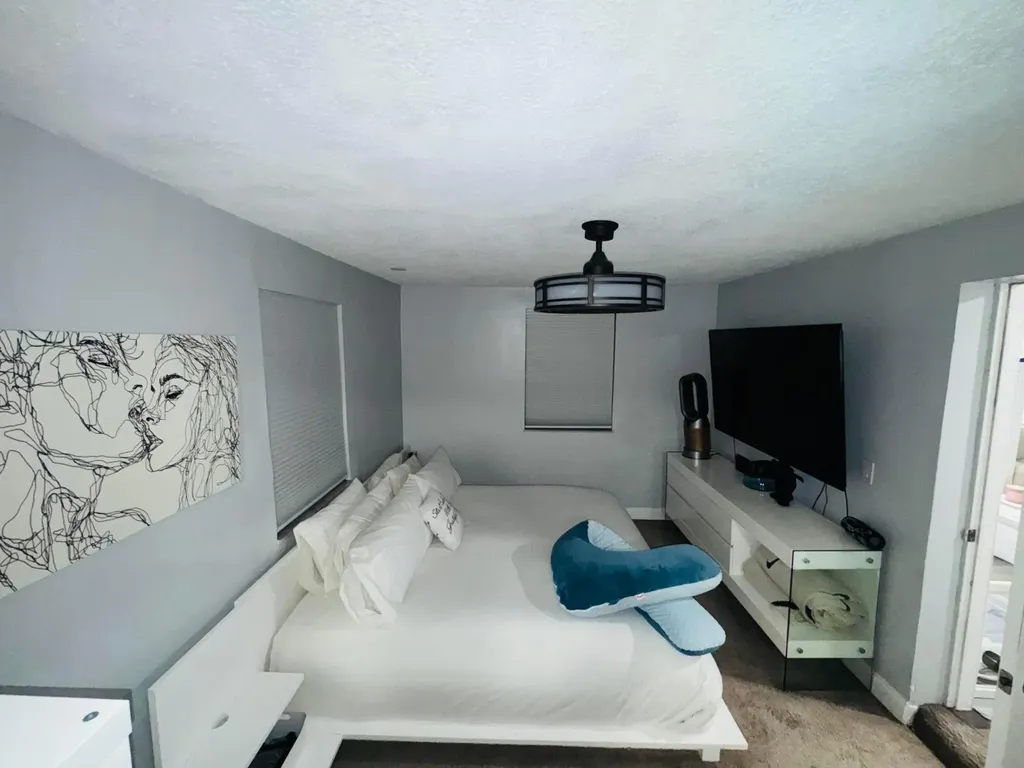 4328 Pine Street West Palm Beach FL 33406
