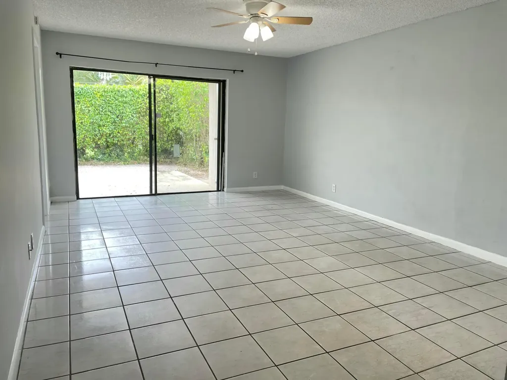 16344 Country Lake Circle Delray Beach FL 33484