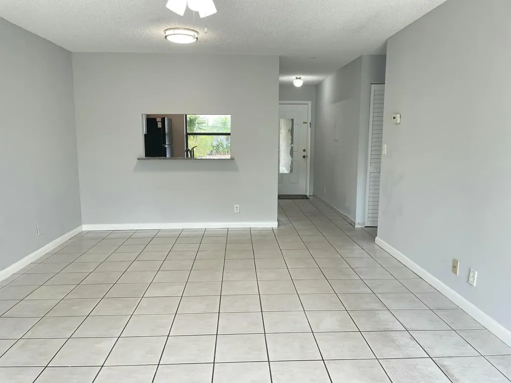 16344 Country Lake Circle Delray Beach FL 33484