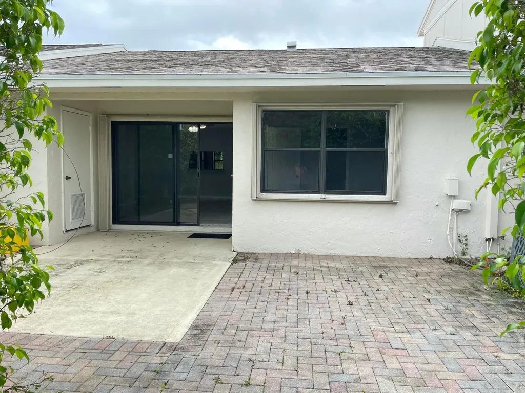 16344 Country Lake Circle Delray Beach FL 33484
