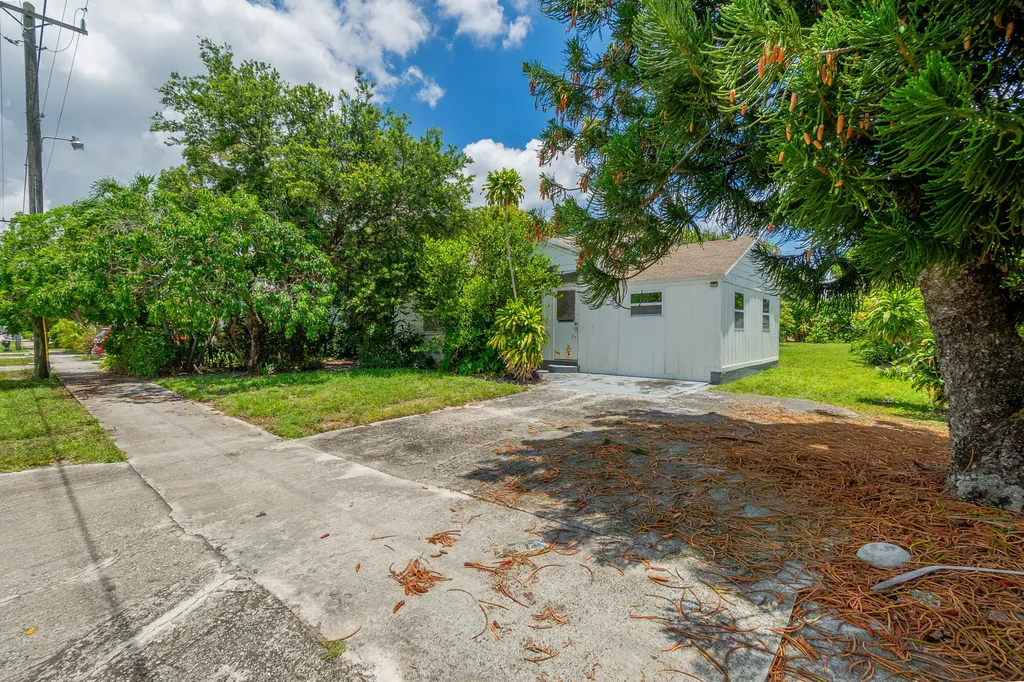 229 SW 4th Avenue Delray Beach FL 33444