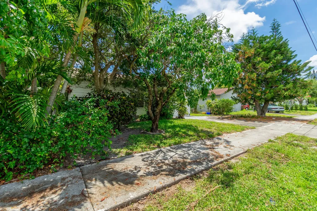 229 SW 4th Avenue Delray Beach FL 33444