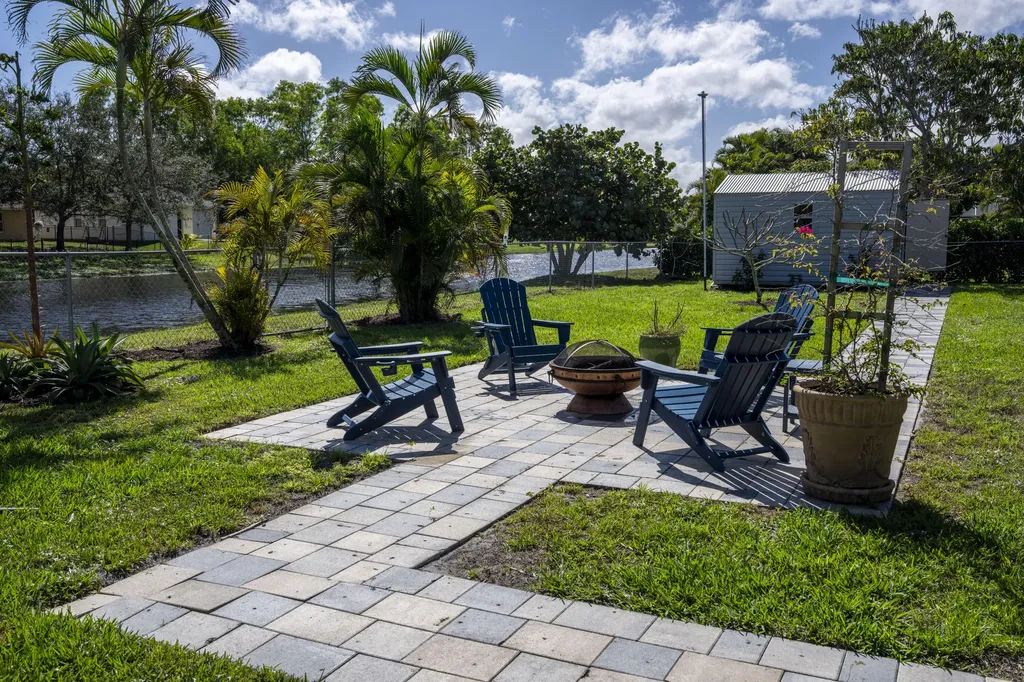 2513 SE Hallahan Street Port St Lucie FL 34952