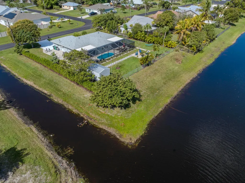 2513 SE Hallahan Street Port St Lucie FL 34952