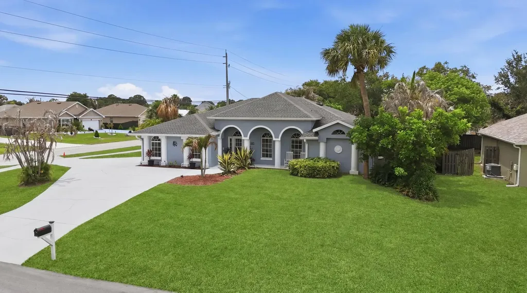 685 SW Post Terrace Port St Lucie FL 34953