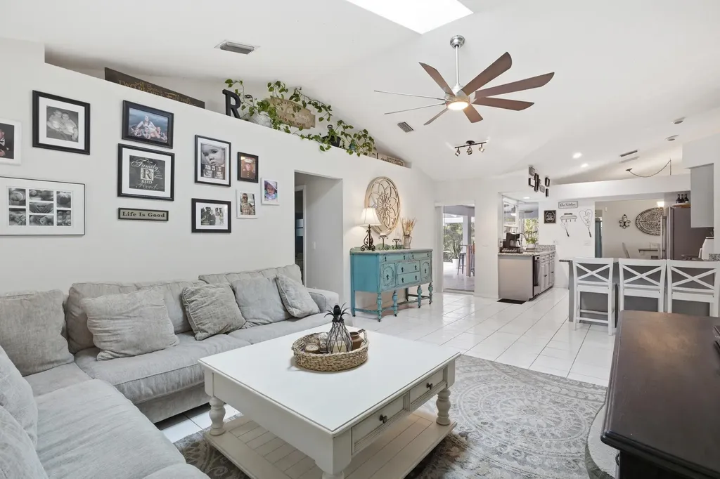 685 SW Post Terrace Port St Lucie FL 34953