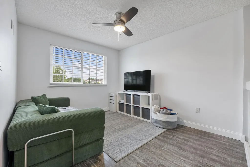 5474 NW 94th Terrace Sunrise FL 33351