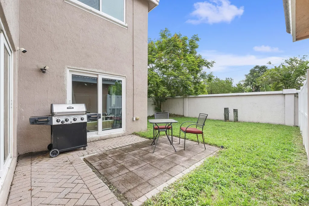 5474 NW 94th Terrace Sunrise FL 33351