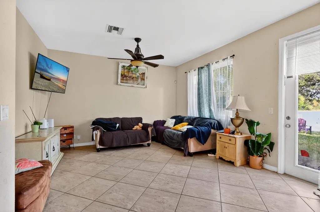 6720 Osage Circle Greenacres FL 33413