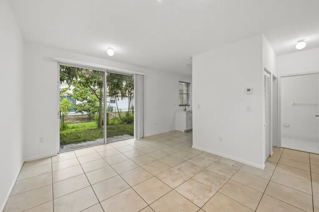 304 N Palm Villas Way Palm Springs FL 33461