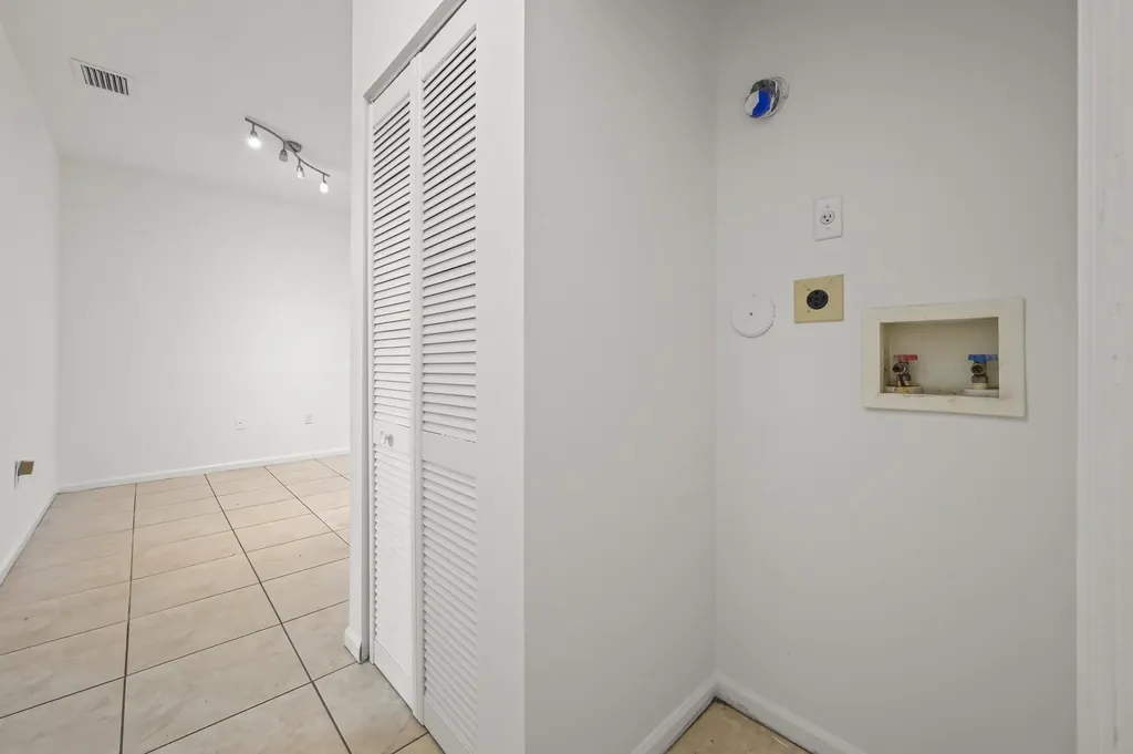 304 N Palm Villas Way Palm Springs FL 33461