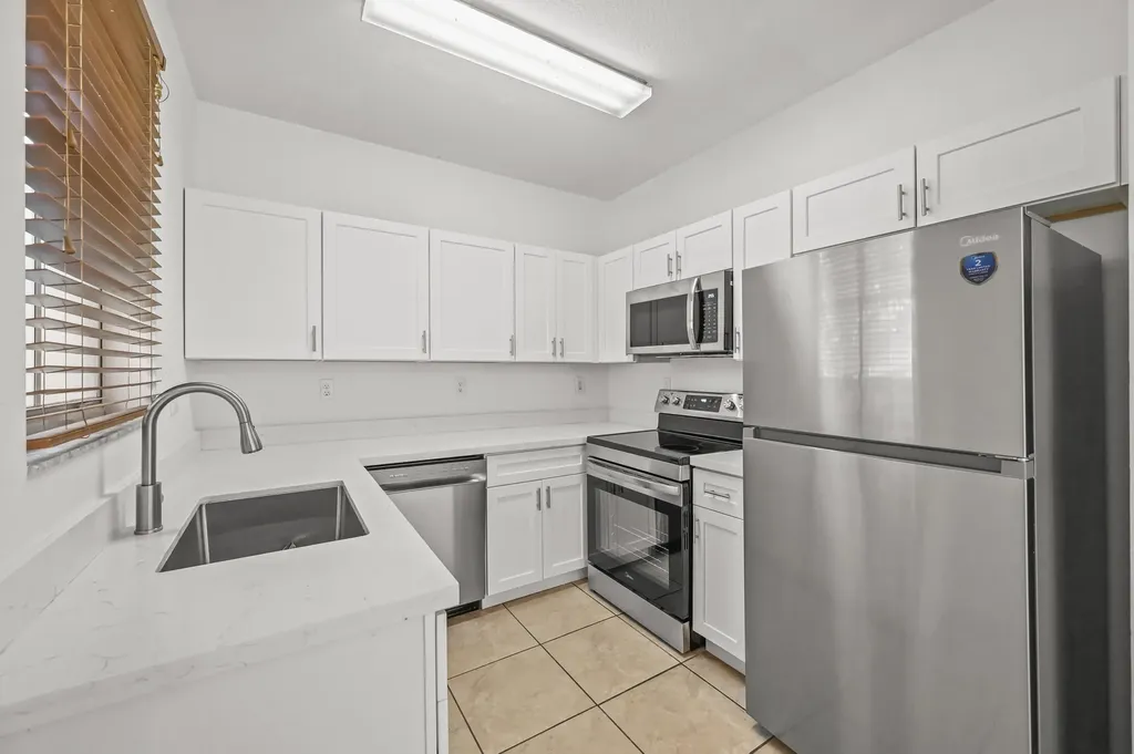 304 N Palm Villas Way Palm Springs FL 33461