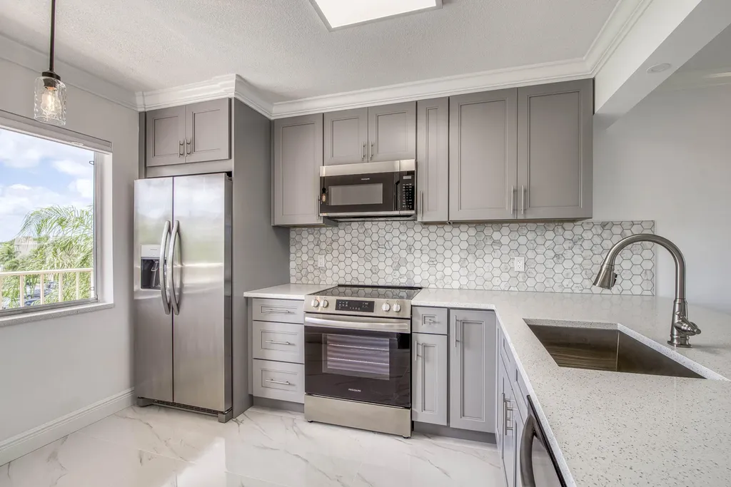 6795 Huntington Lane Delray Beach FL 33446
