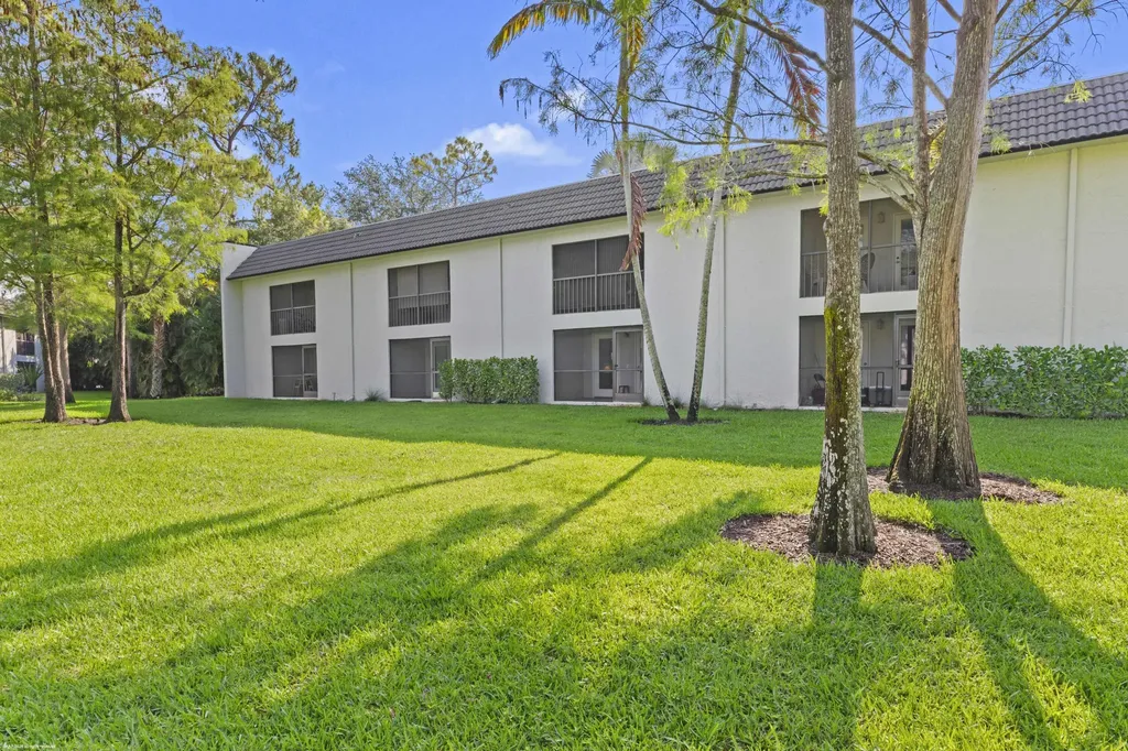 711 Forest Club Drive Wellington FL 33414