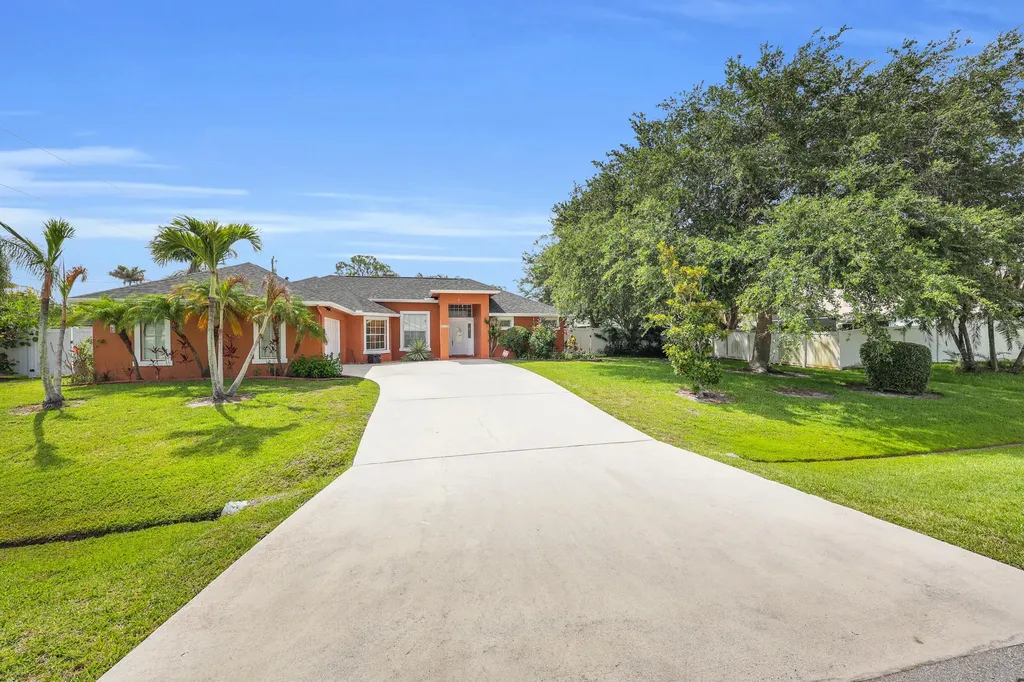 2522 SE Lyman Circle Port St Lucie FL 34952