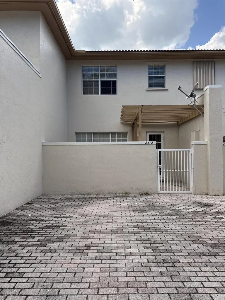 2512 NW 4th Street Boynton Beach FL 33426