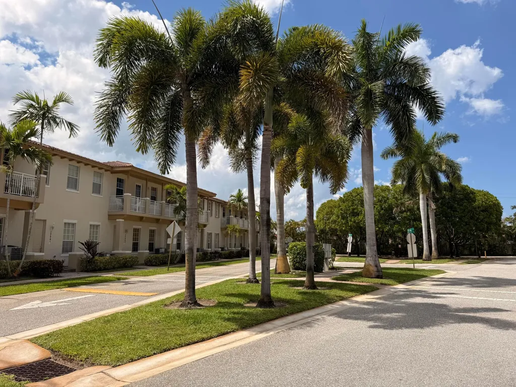 2512 NW 4th Street Boynton Beach FL 33426