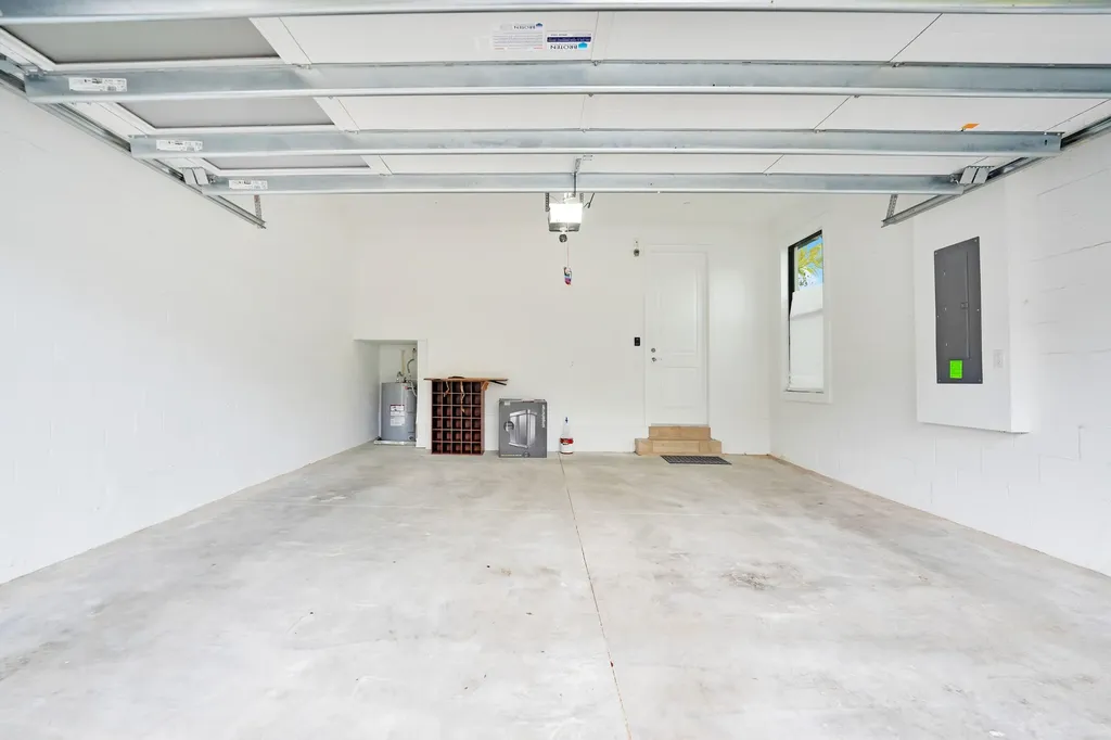 8358 NW 7th Place Plantation FL 33324