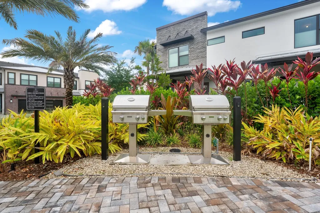 8358 NW 7th Place Plantation FL 33324