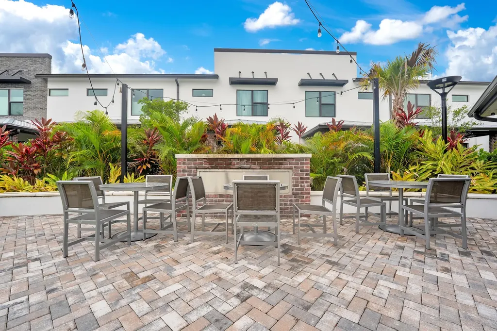 8358 NW 7th Place Plantation FL 33324