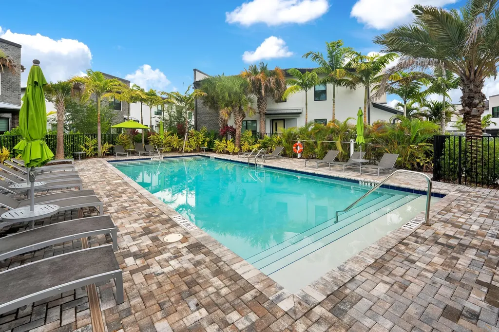 8358 NW 7th Place Plantation FL 33324
