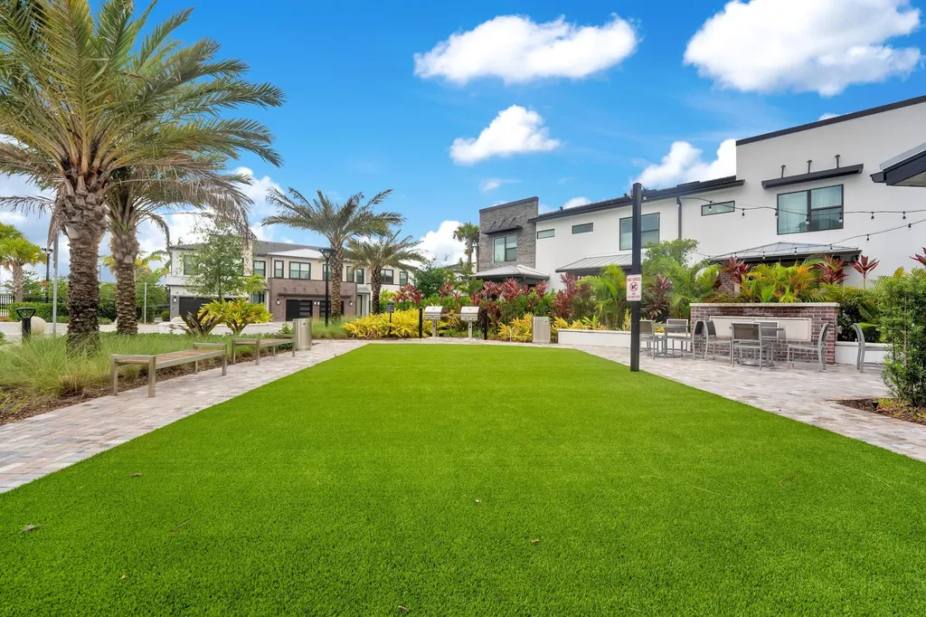 8358 NW 7th Place Plantation FL 33324