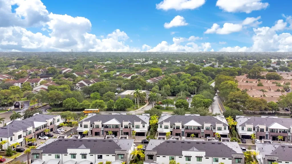 8358 NW 7th Place Plantation FL 33324