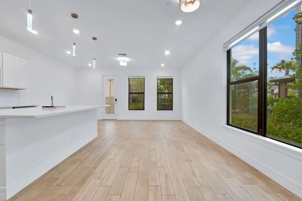 8358 NW 7th Place Plantation FL 33324