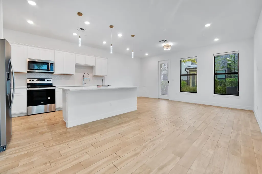 8358 NW 7th Place Plantation FL 33324