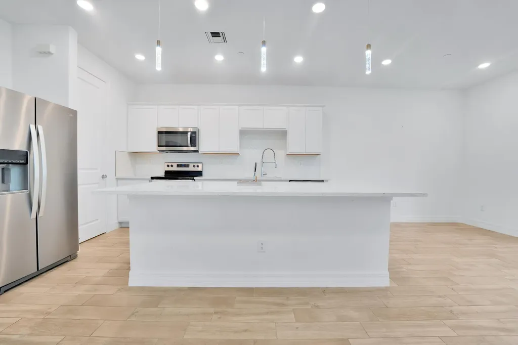 8358 NW 7th Place Plantation FL 33324