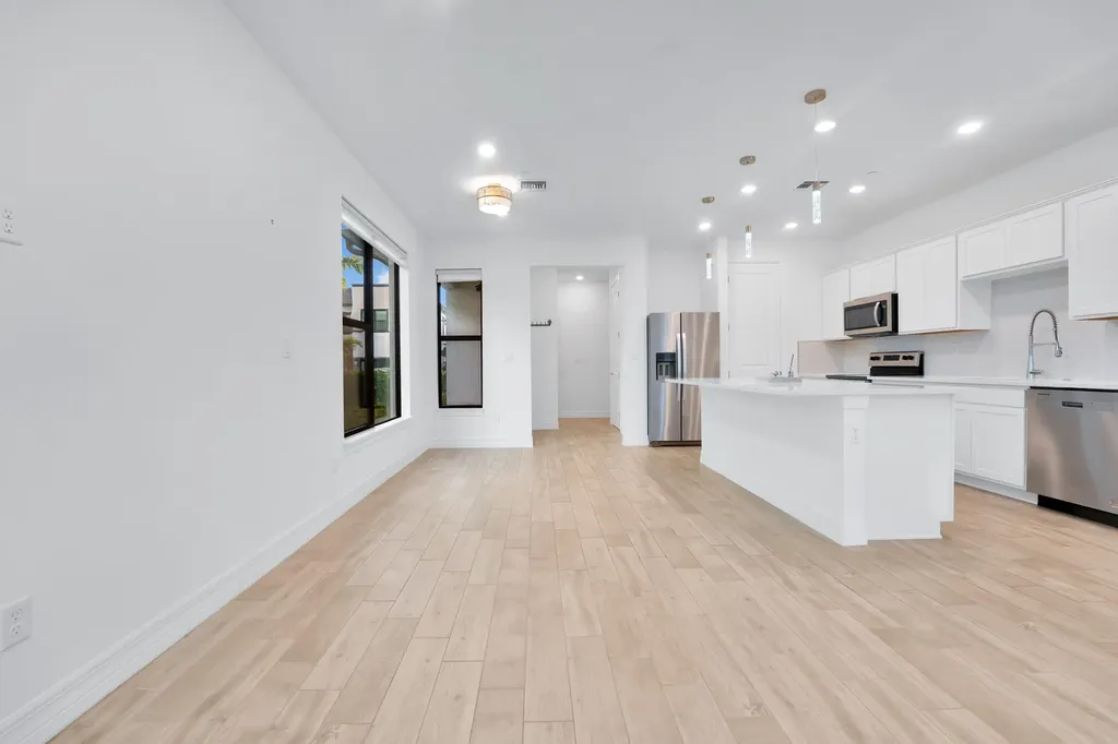 8358 NW 7th Place Plantation FL 33324