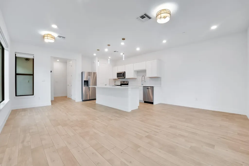 8358 NW 7th Place Plantation FL 33324