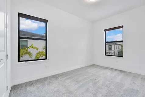 8358 NW 7th Place Plantation FL 33324
