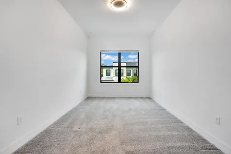 8358 NW 7th Place Plantation FL 33324