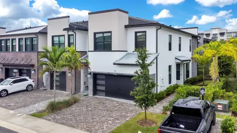 8358 NW 7th Place Plantation FL 33324