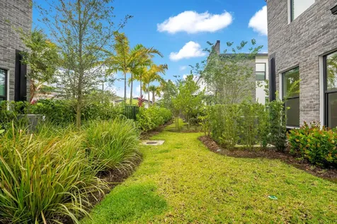 8358 NW 7th Place Plantation FL 33324