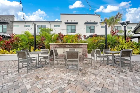 8358 NW 7th Place Plantation FL 33324