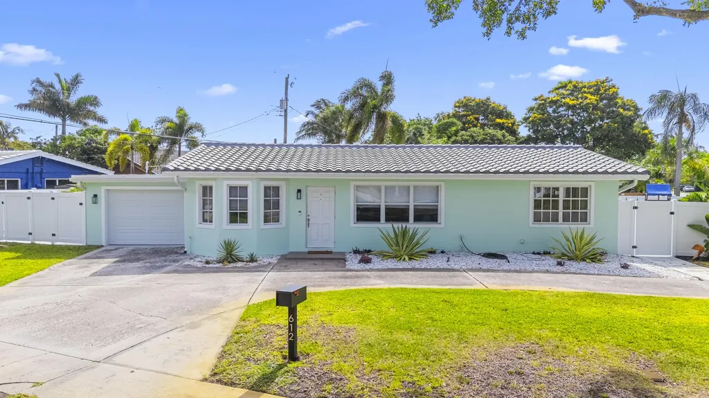 612 SE 10th Avenue Deerfield Beach FL 33441