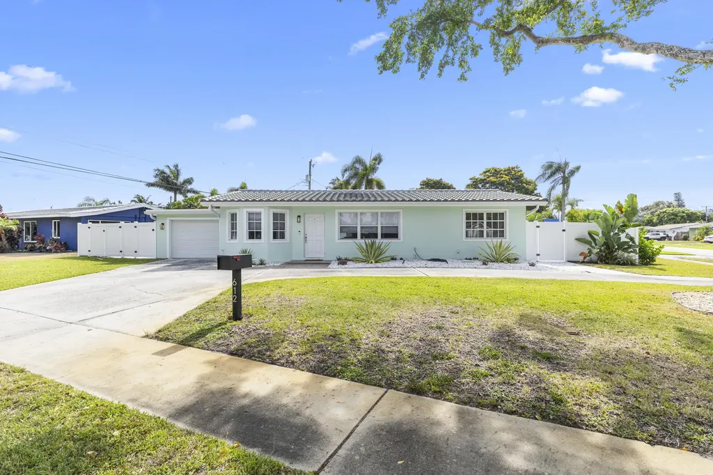 612 SE 10th Avenue Deerfield Beach FL 33441