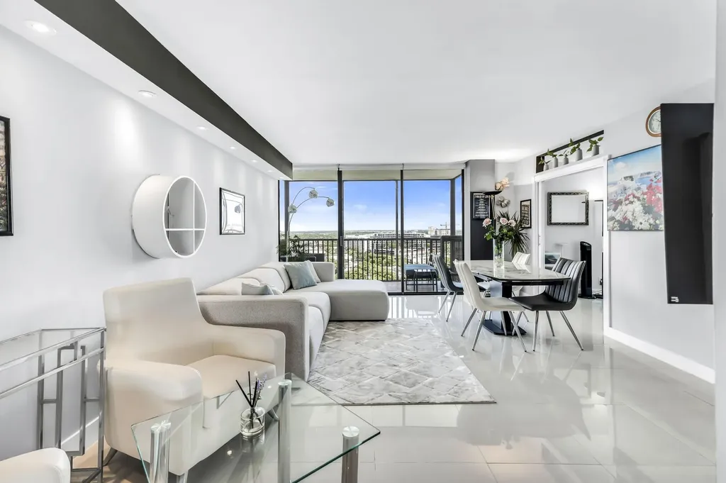 20335 W Country Club Aventura FL 33180