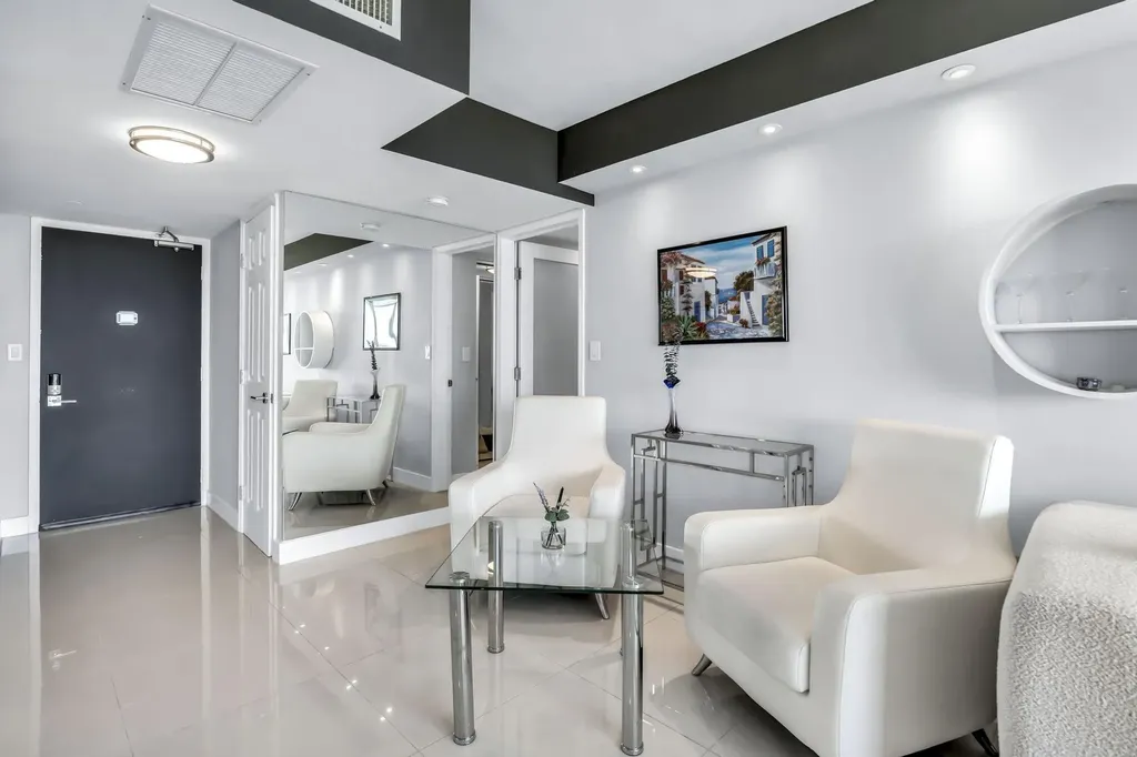 20335 W Country Club Aventura FL 33180