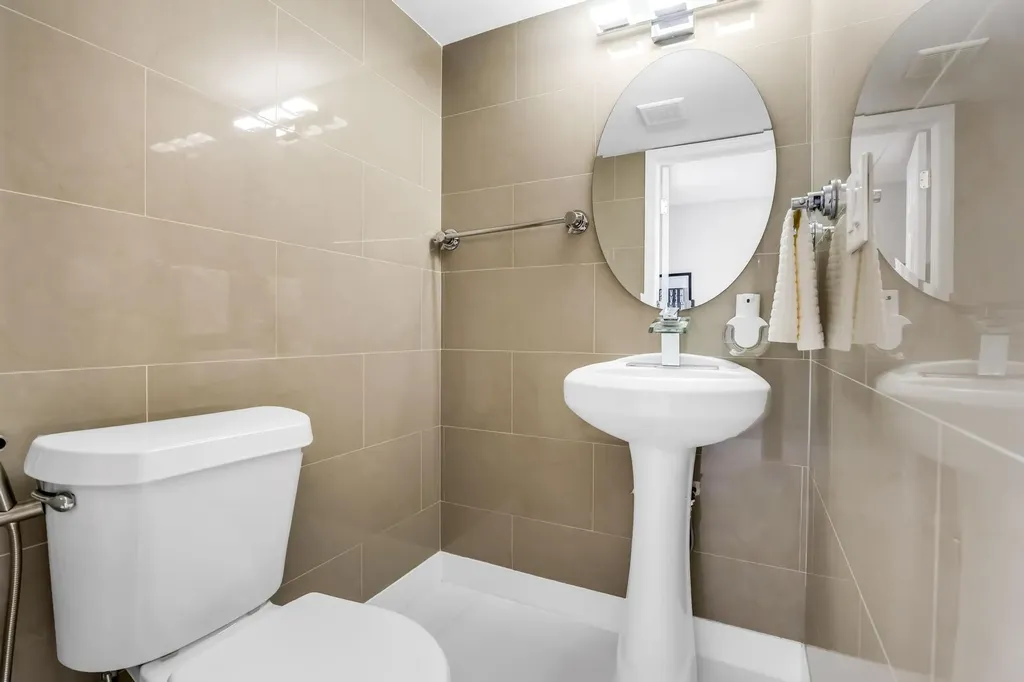 20335 W Country Club Aventura FL 33180