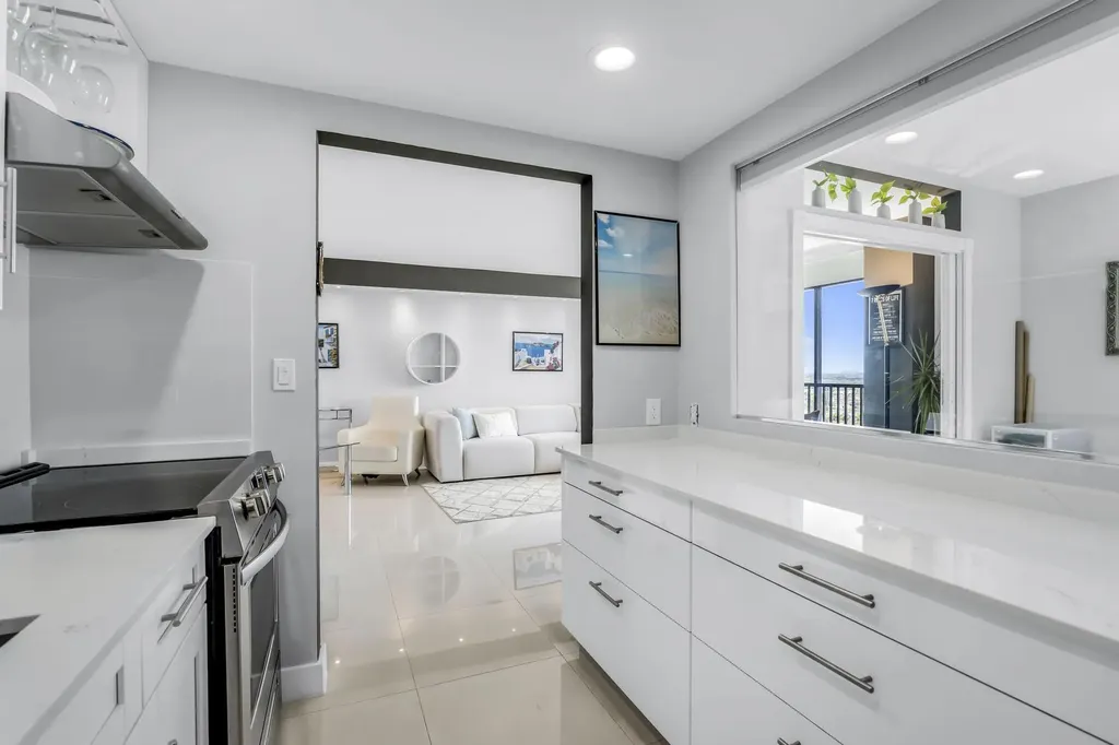 20335 W Country Club Aventura FL 33180