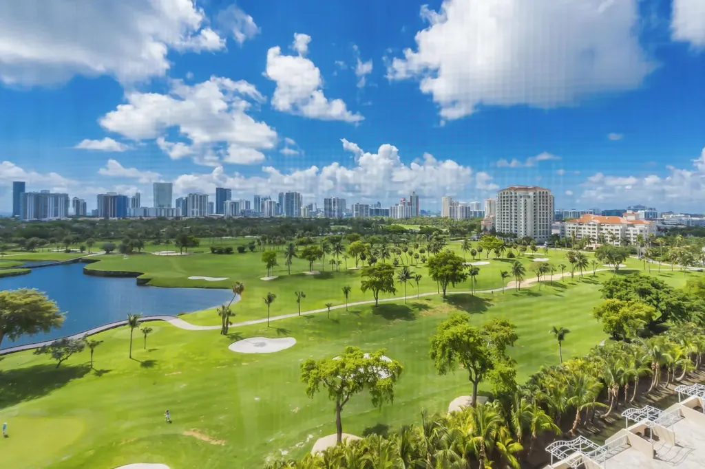 20335 W Country Club Aventura FL 33180