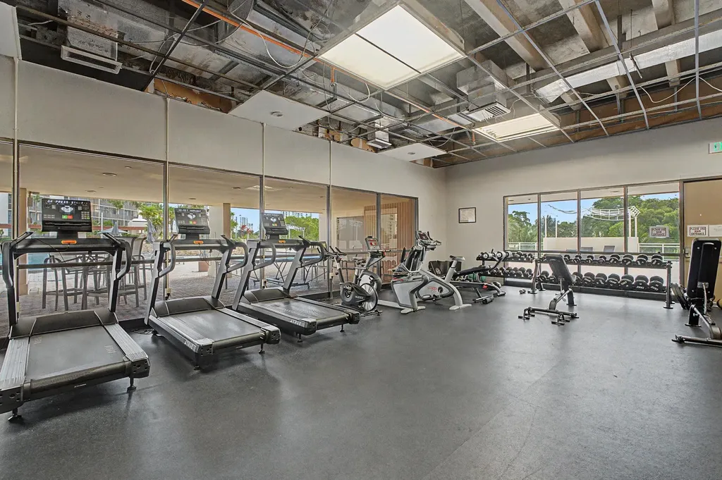 20335 W Country Club Aventura FL 33180